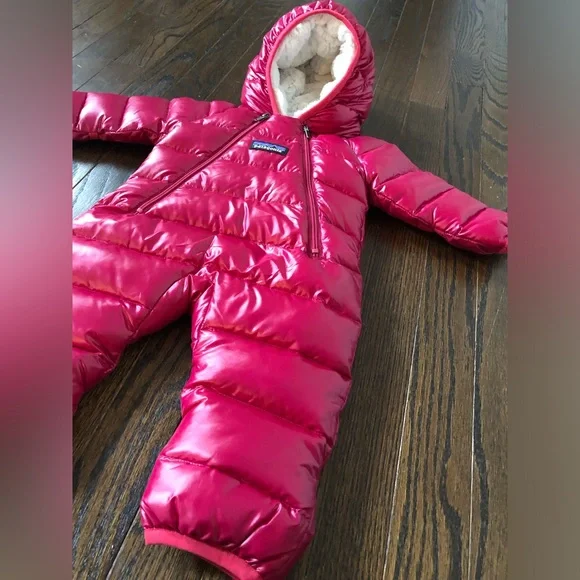Patagonia Infant Girls NB Hot Pink Hi-Loft Down High-Pile Fleece Hooded Bunting - Picture 3 of 12